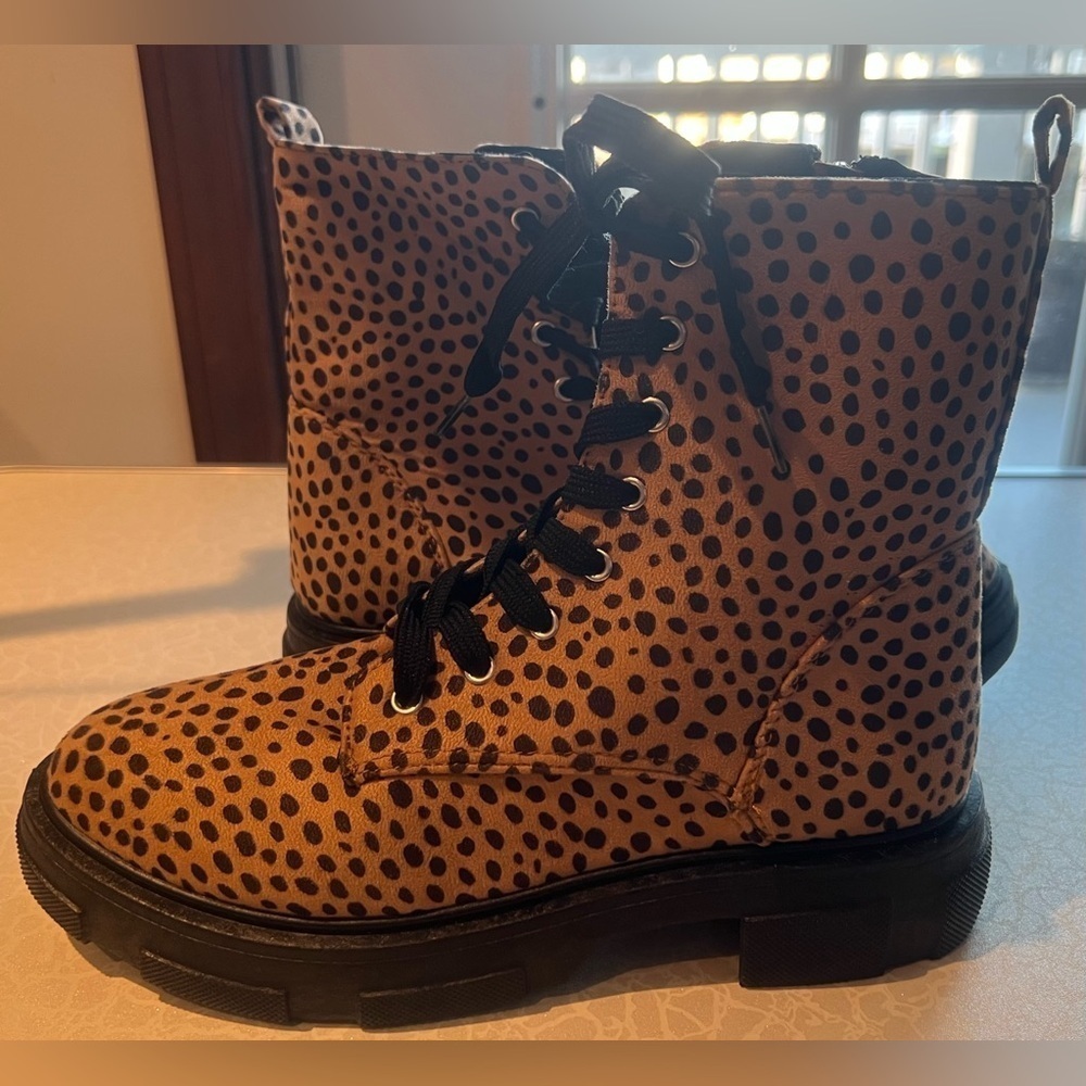 olivia-miller | ladies cheetah print lug boots. Size: 8